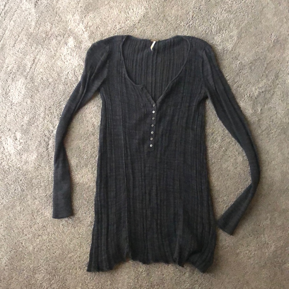 Adorable thin Henley from free people.